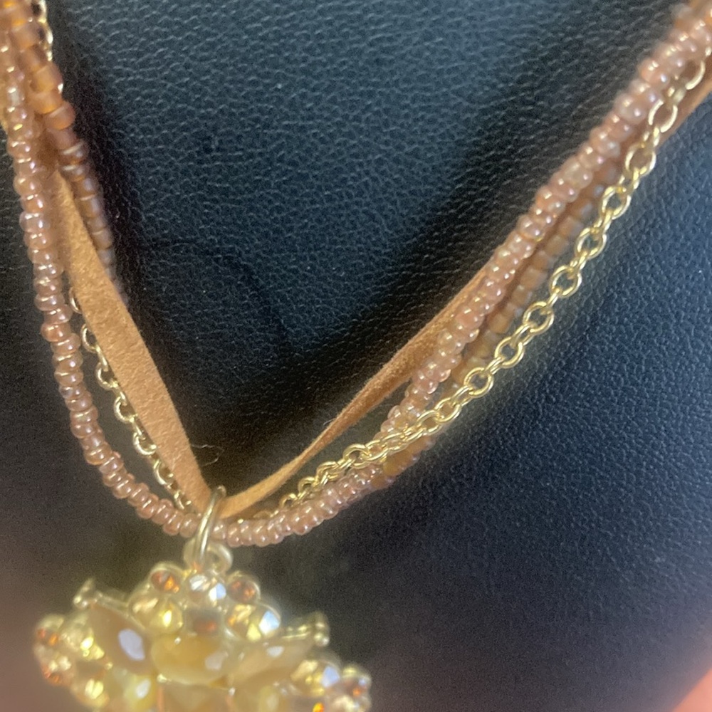 Leather & Gold - Picture 4 of 7